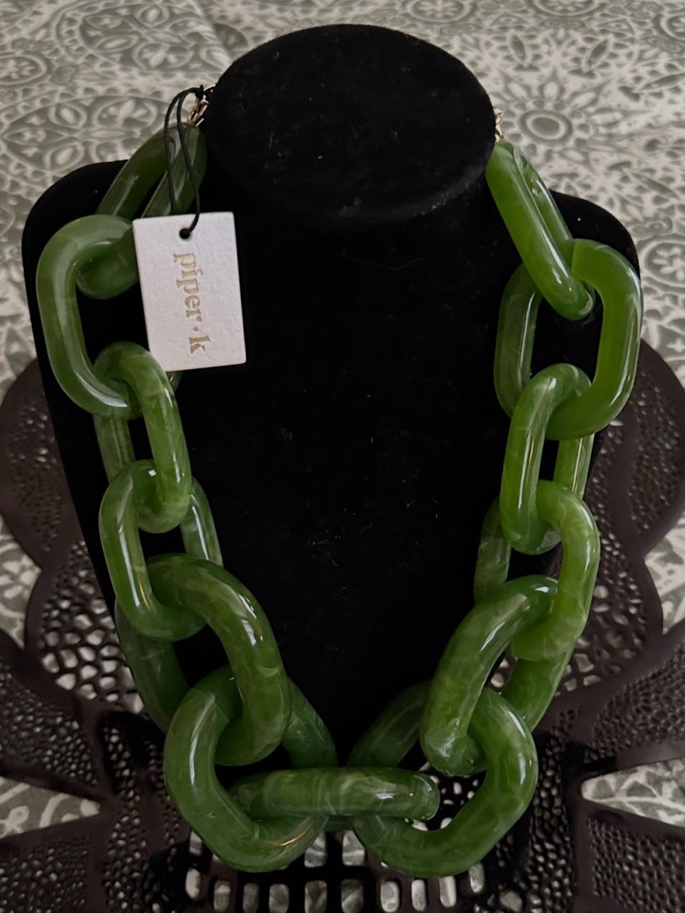 🩶PIPER K BOLD GREEN RESIN CHUNKY STATEMENT NECKLACE - NWT🩶 - Picture 4 of 5